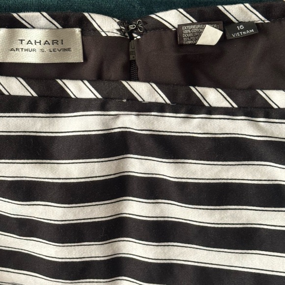 Tahari Black and White Striped Skirt - Picture 4 of 4